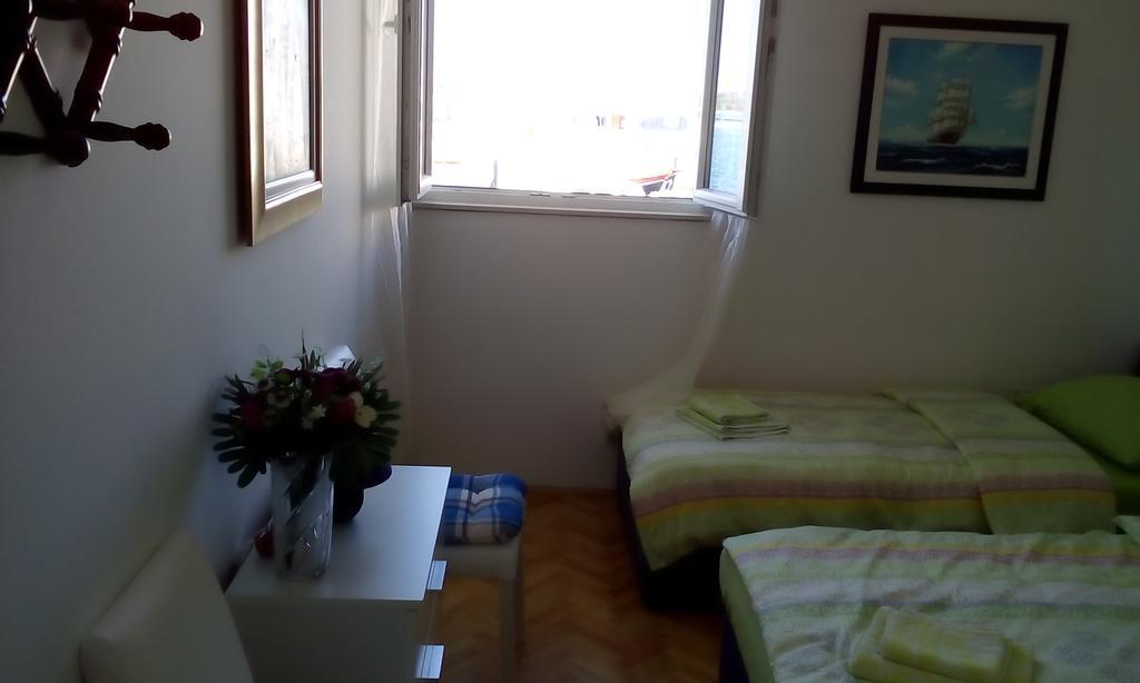 Apartment Masa Pirovac Exteriör bild